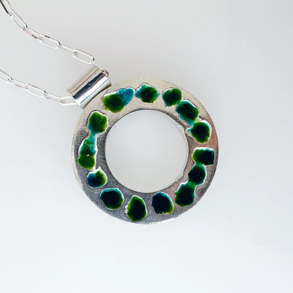 flaatlay-silver-circle-necklace-with-green-enamel
