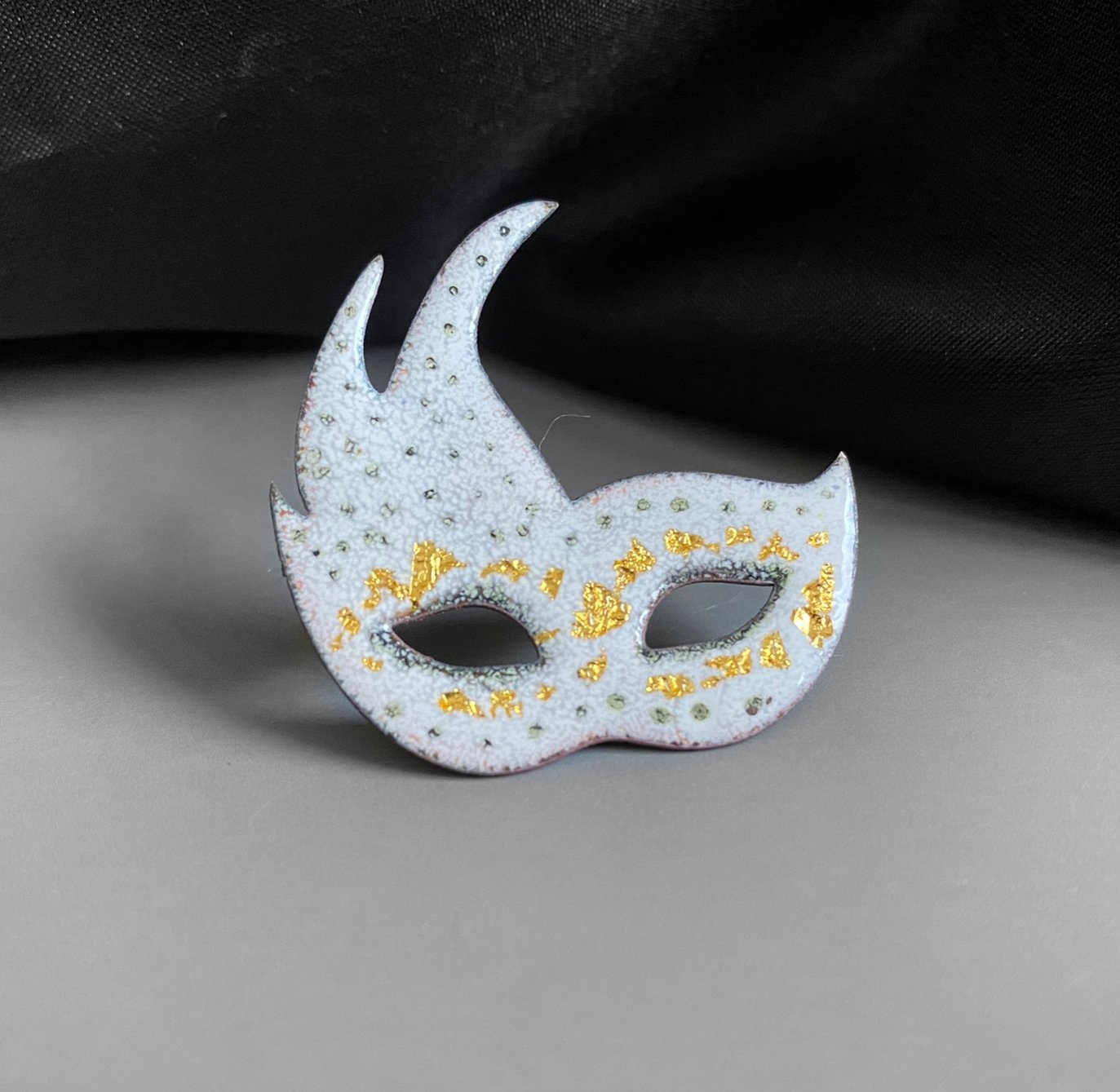 White and Gold Venetian Mask Brooch Pin - MaisyPlum
